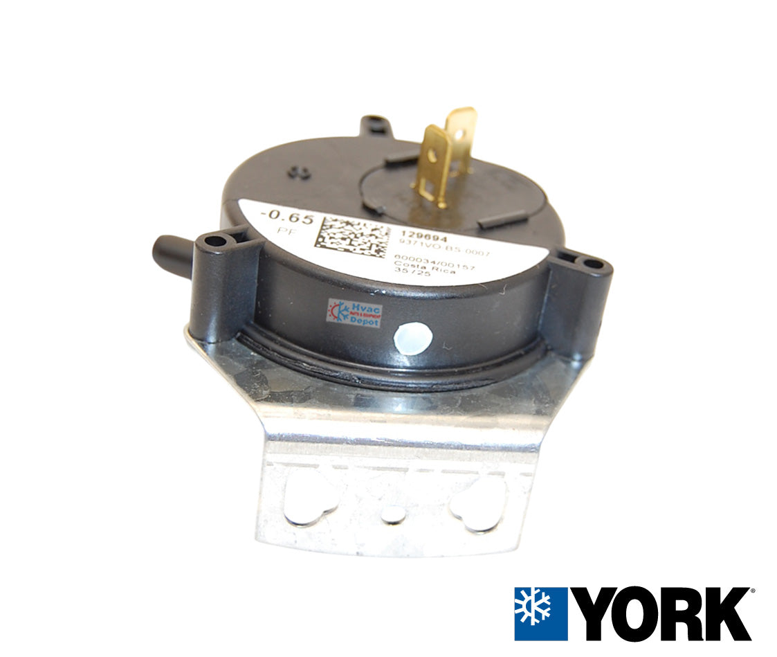S1-02435311000 York Source 1 Pressure Switch -0.65" SPNO WC On Fall